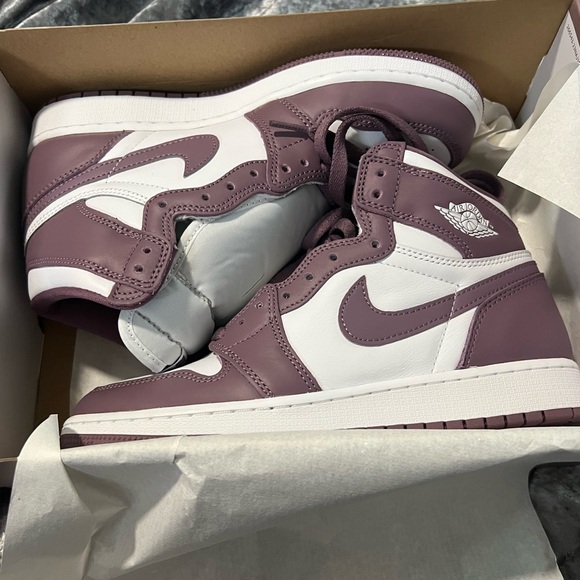 Nike air Jordan 1 retro high OG white/ mauve 6.5Y =8 in women’s - Picture 1 of 9